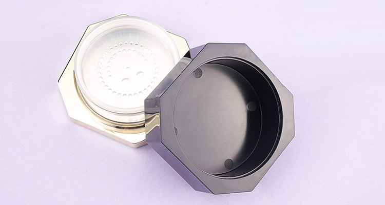 Loose powder case with sifter