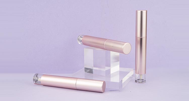 Round gold lipgloss tube