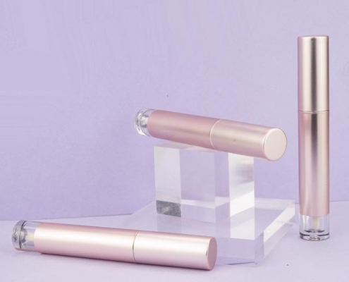 Round gold lipgloss tube