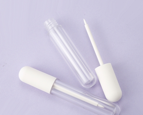 Lipgloss tube with brush tip