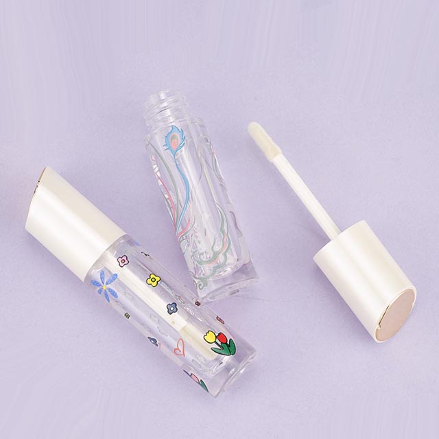 Round lipgloss tube with oblique cap