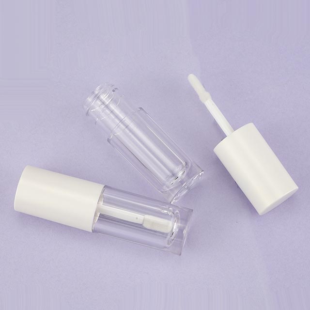 Round lipgloss tube with white cap