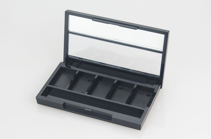 Black eyeshadow case 5 wells with brush