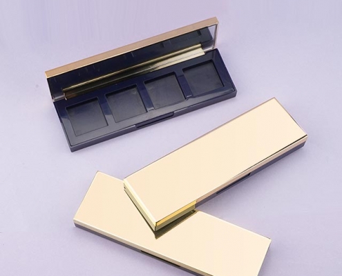 Magnetic eyeshadow palette with mirror