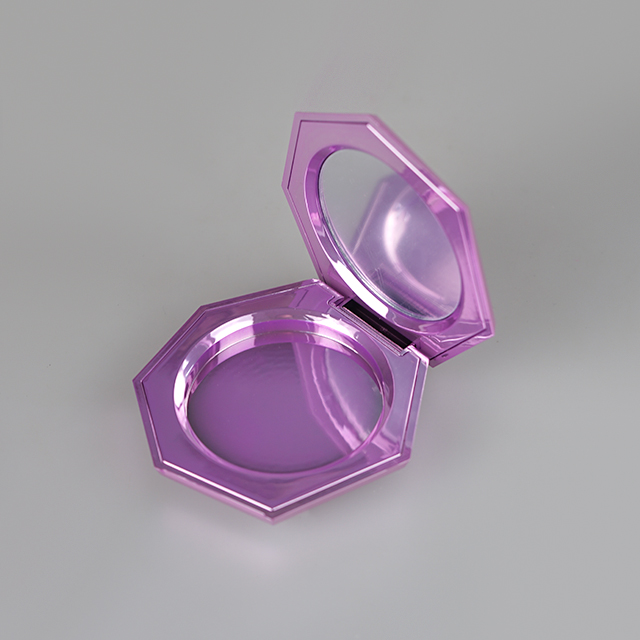 Diamond shape compact powder case with magnetic closure