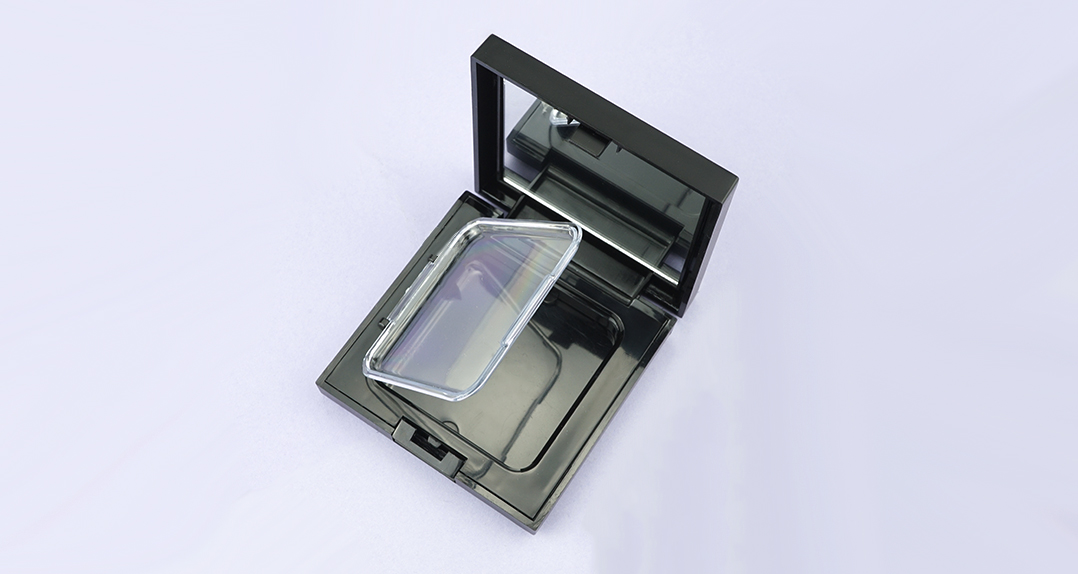 Square foundation compact powder case with mirror