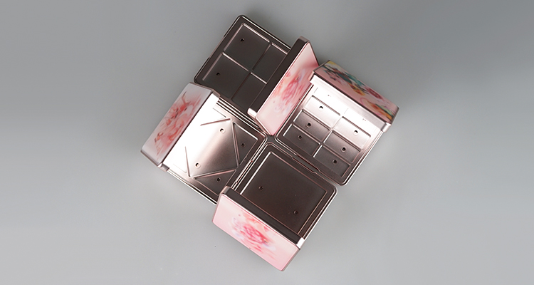 Magnetic plastic compact powder case