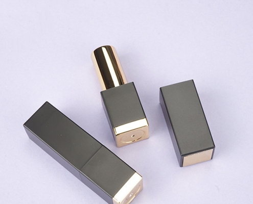 Magnetic lipstick container