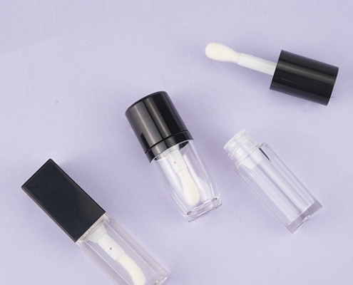 Cosmetic plastic tube with big applicator