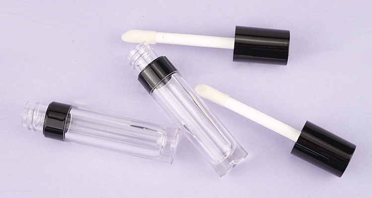 Round lipgloss tube with big applicator