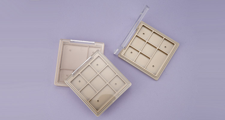 Square shape eyeshadow case with clear lid