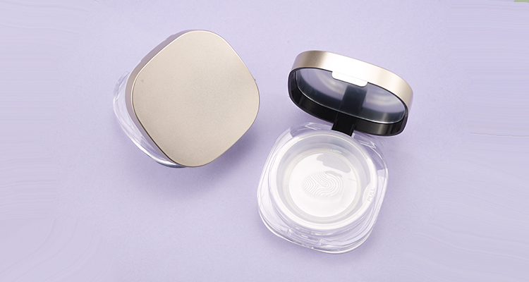 Plastic loose powder case with sifter