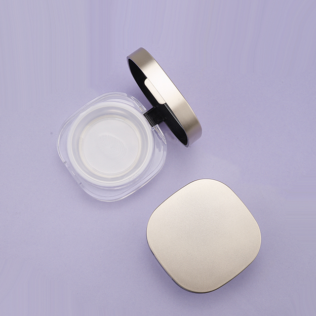 Plastic loose powder case with sifter