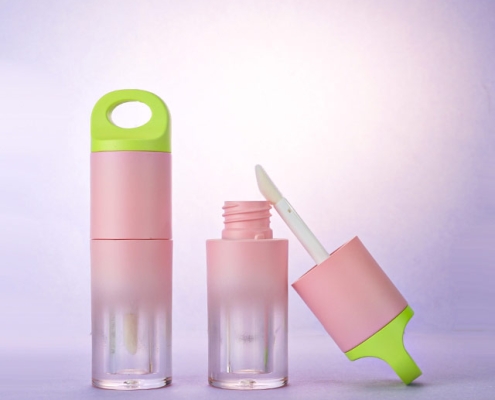 Mini lipgloss tubes with Chain-Ready Cap