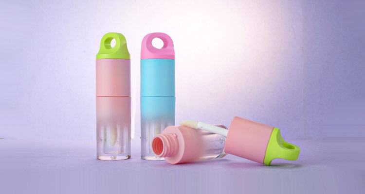 Mini lipgloss tubes with Chain-Ready Cap